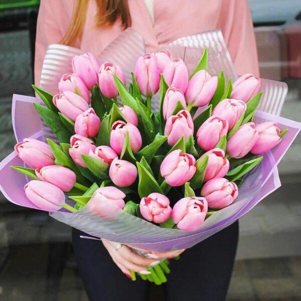 Букет из 25 розовых тюльпанов